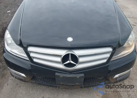 2012 Mercedes-Benz C 300 Luxury 4Matic/Sport 4Matic из США, поврежденный, VIN WDDGF8BB9CR205106